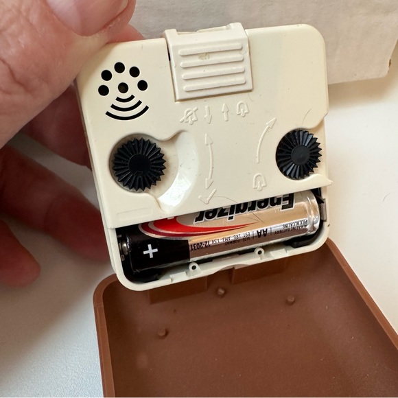 Elgin Travel Alarm Clock - Picture 4 of 8